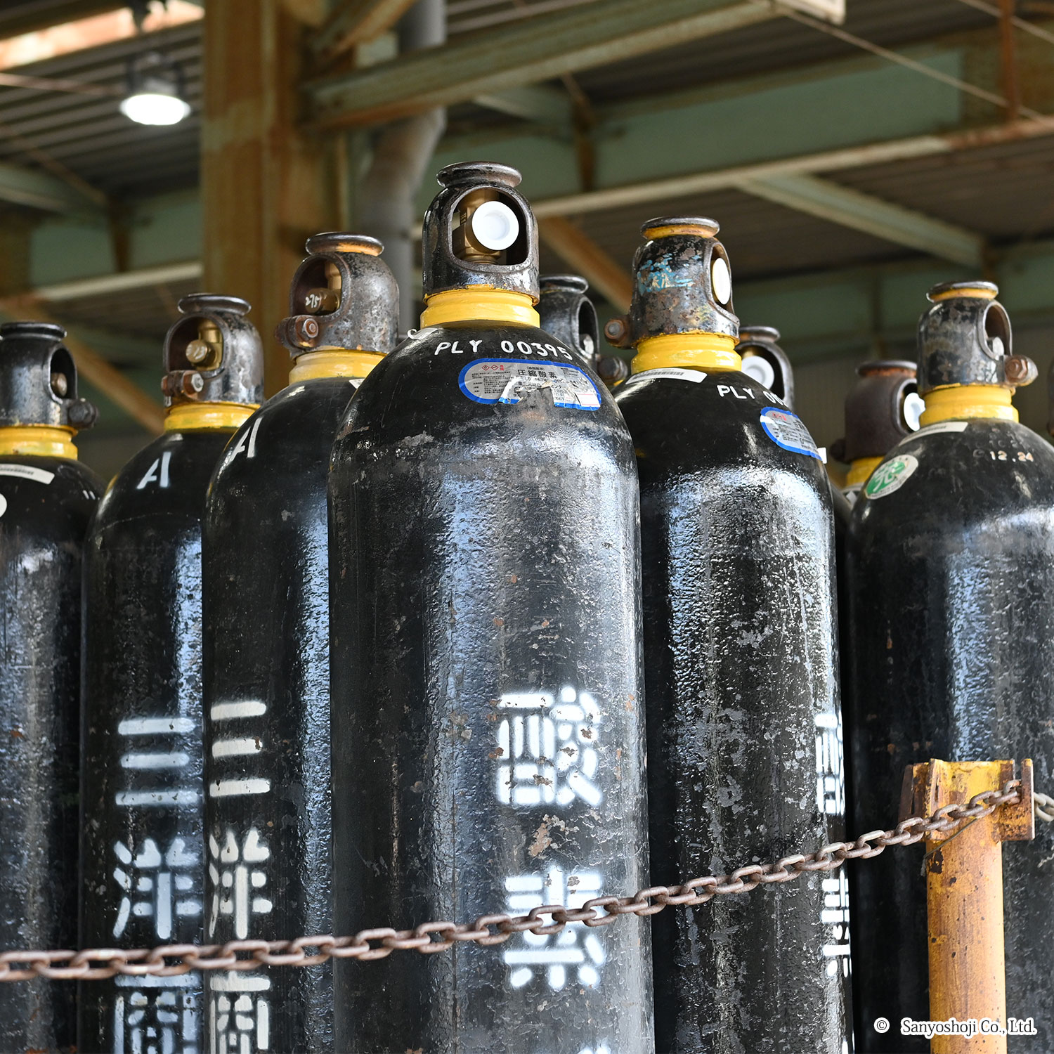 工業用の酸素ボンベ
